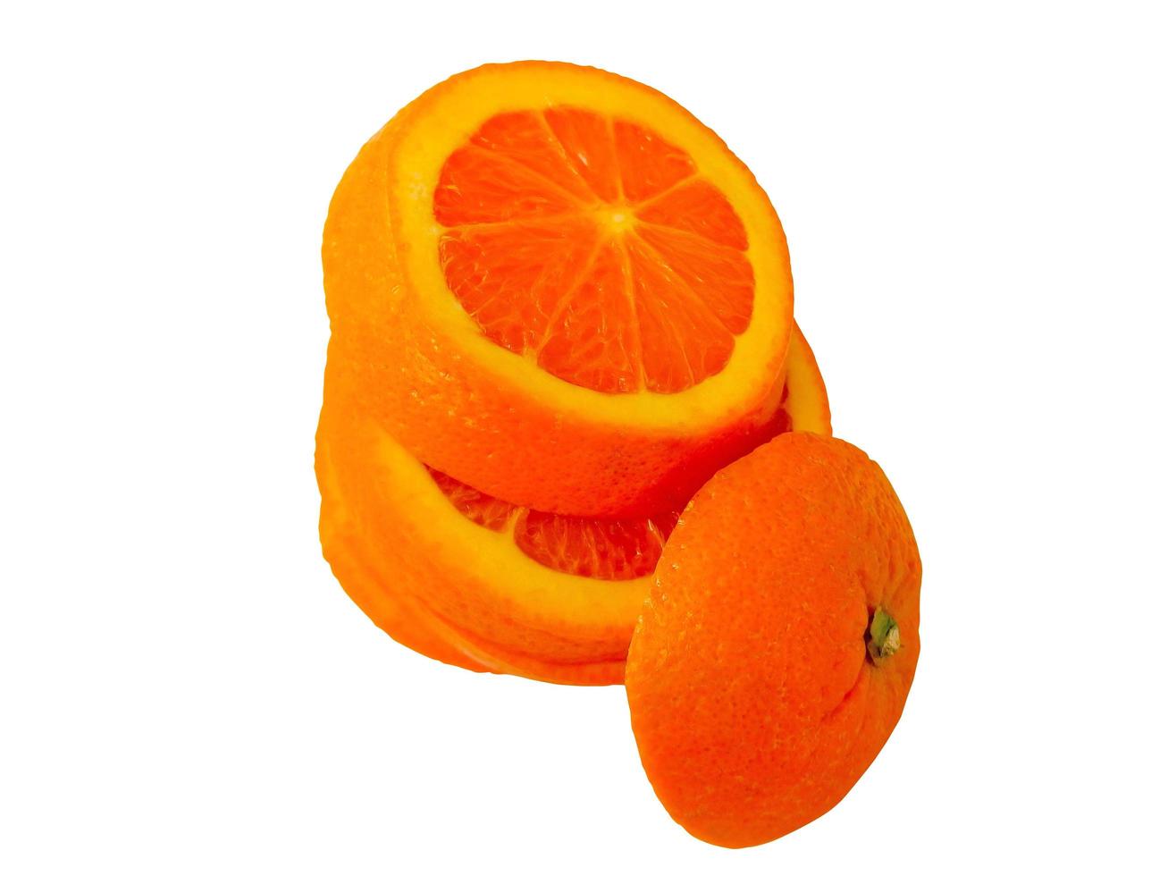 tranche d'orange isolé sur fond blanc photo