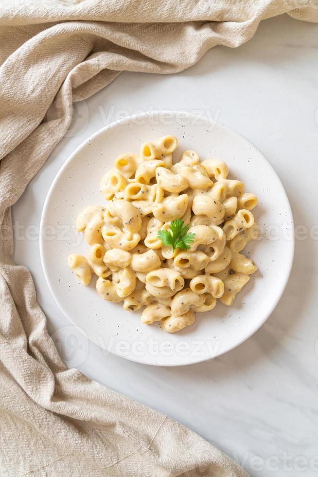 macaroni et fromage aux herbes photo