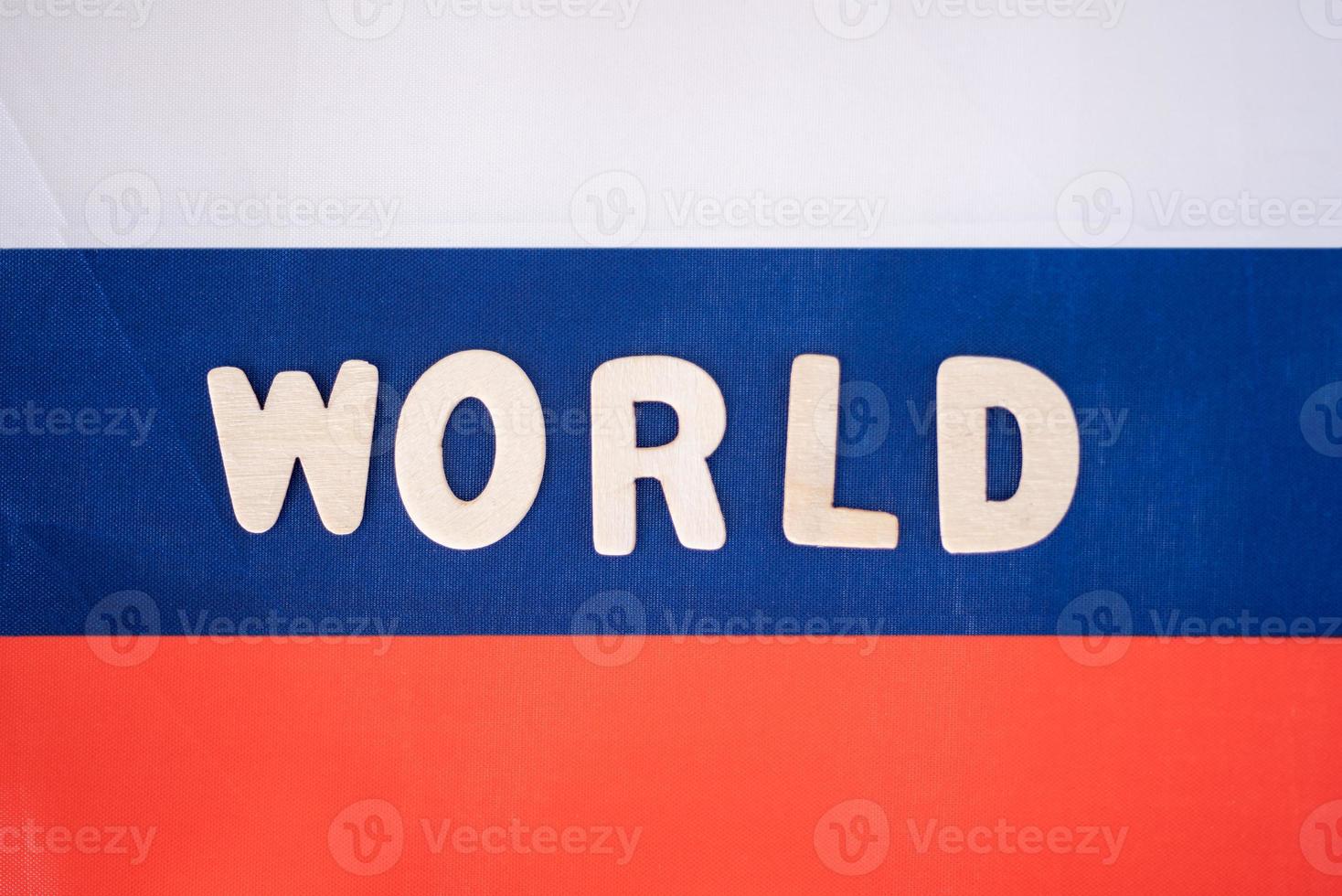 le mot paix sur le drapeau de la russie. photo