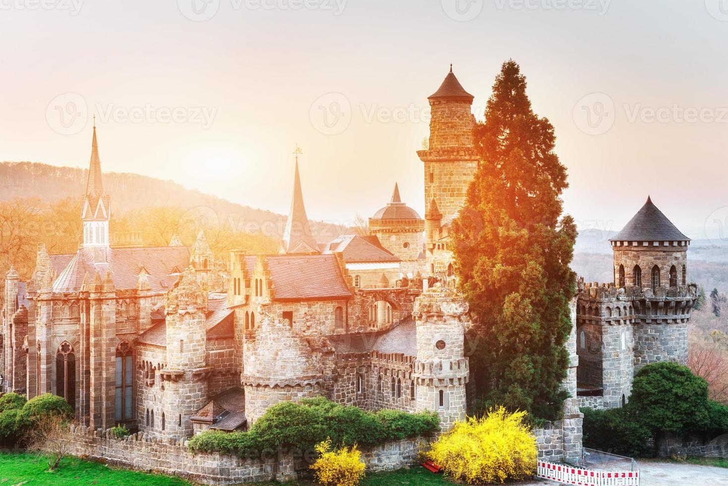 vue du château antique au soleil photo