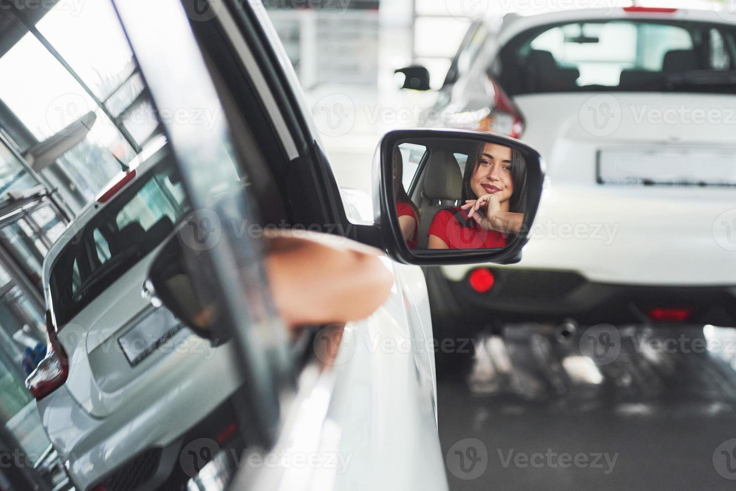 Intérieur De Luxe De Voiture Photo stock - Image du miroir, sièges