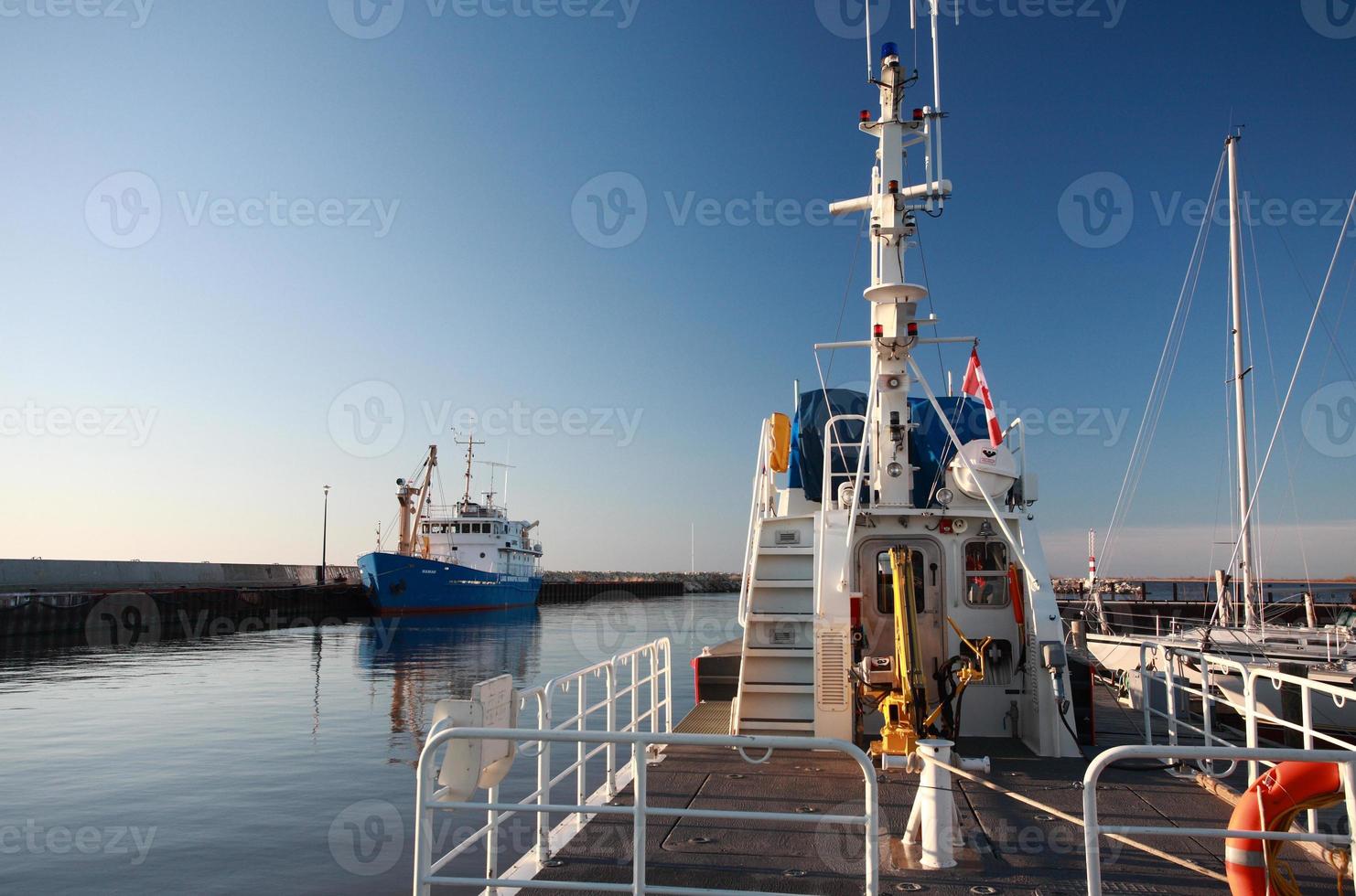 bateaux de pêche commerciale à la marina de gimli sur le lac winnipeg photo