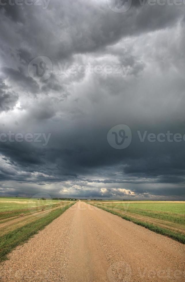 nuages d'orage au-dessus de la saskatchewan photo