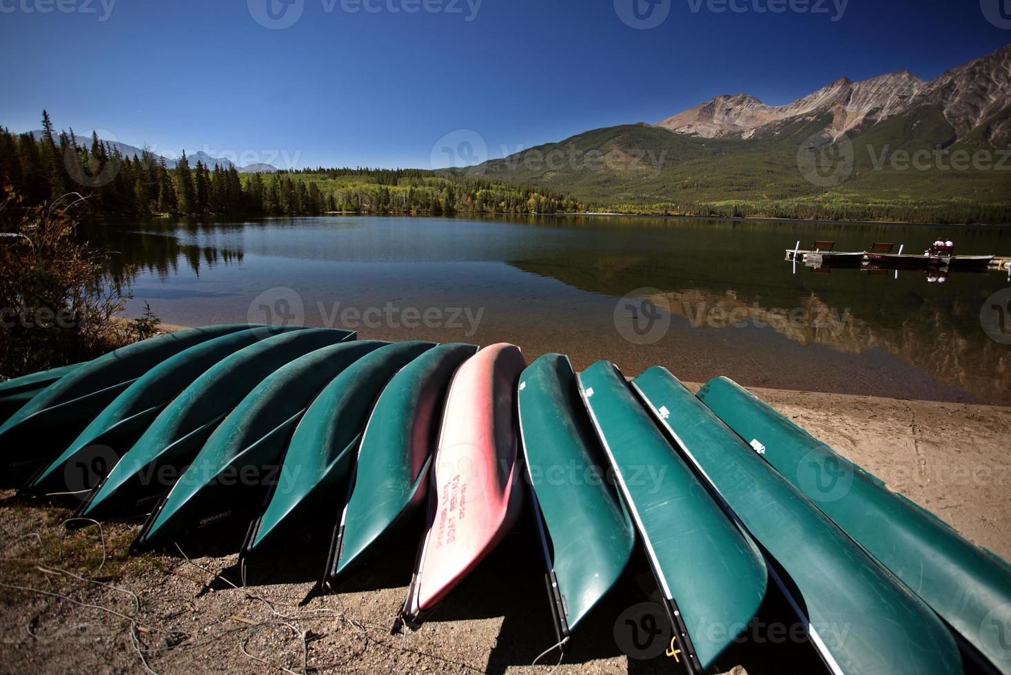 Pyramid Lake dans le parc national de Jasper photo