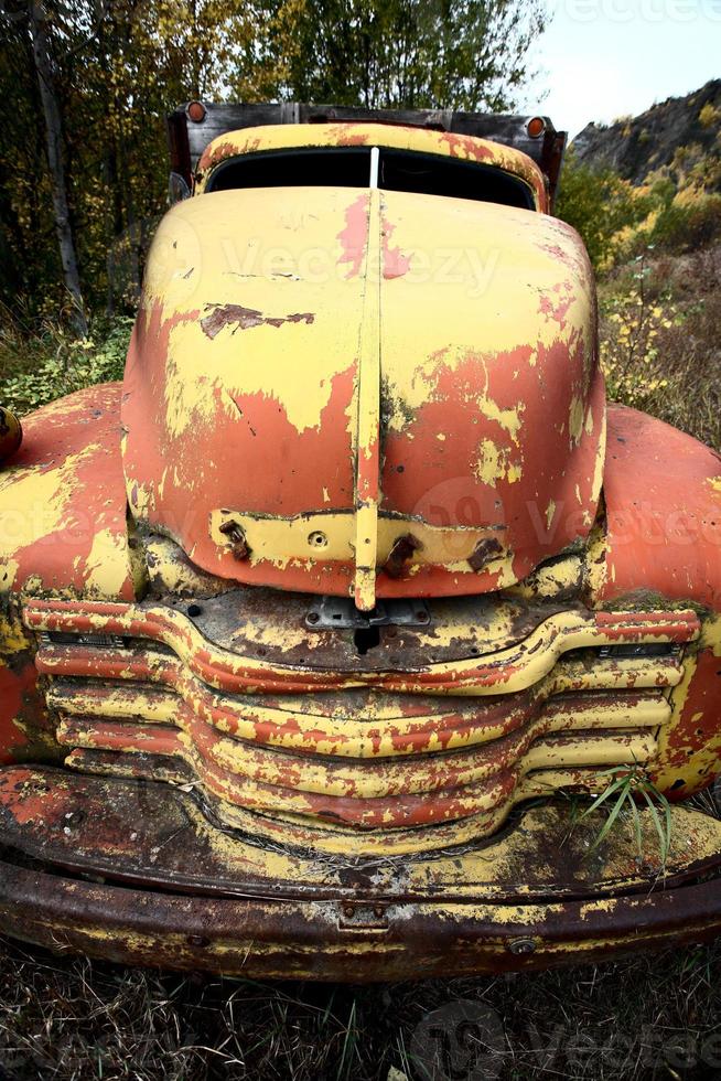 Camion mis au rebut à Telegraph Creek dans le nord de la Colombie-Britannique photo