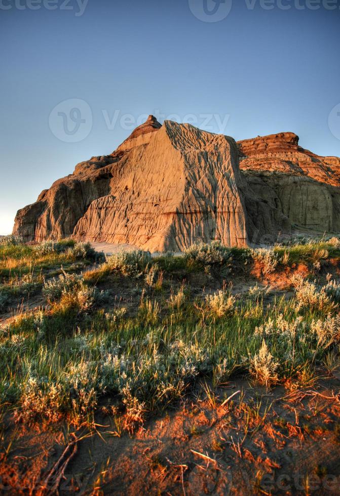 Castle Butte dans la grande vallée boueuse du sud de la Saskatchewan photo