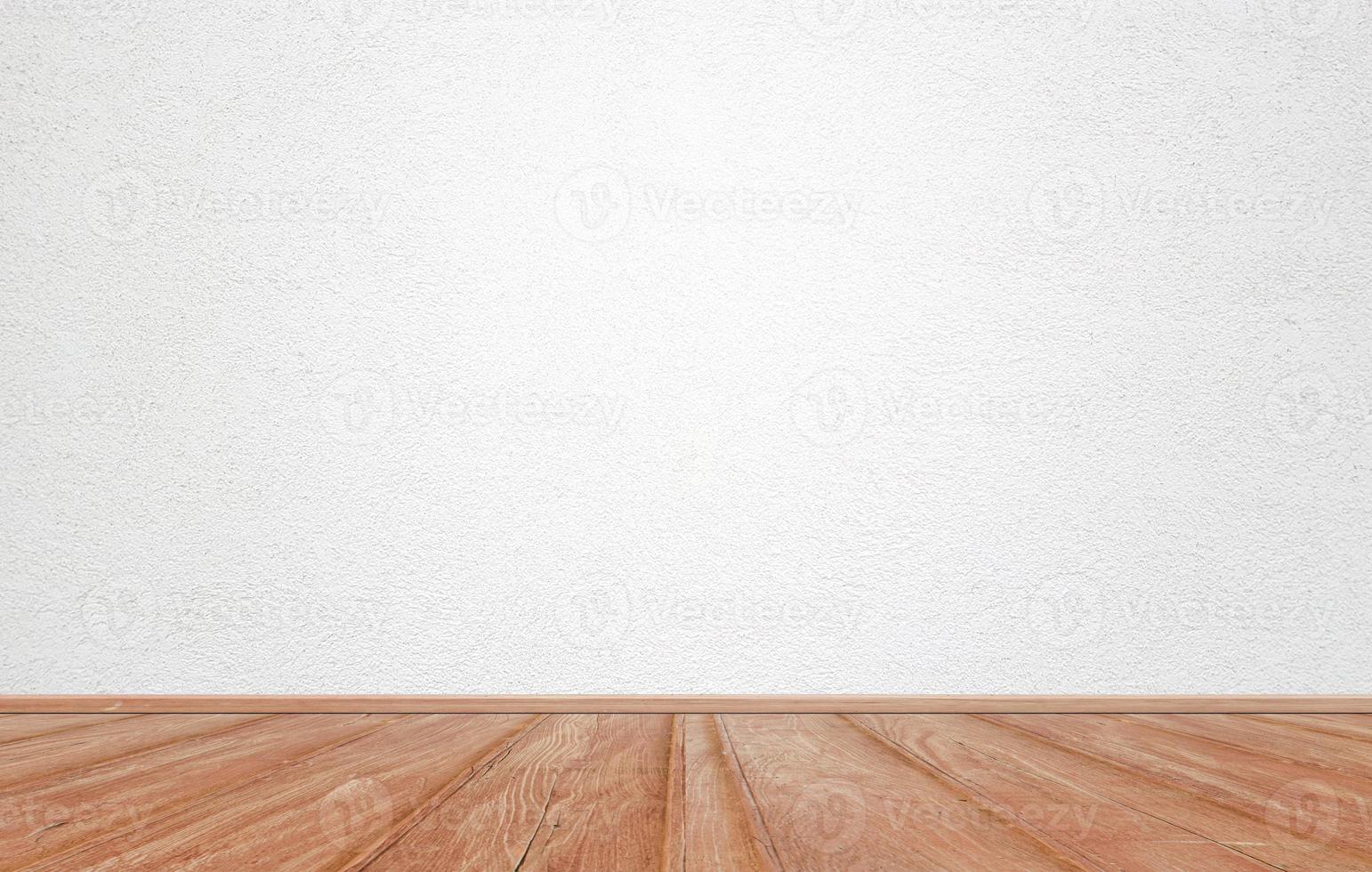 salle intérieure vide avec texture de mur de ciment blanc et motif de sol en bois marron. concept intérieur style vintage photo