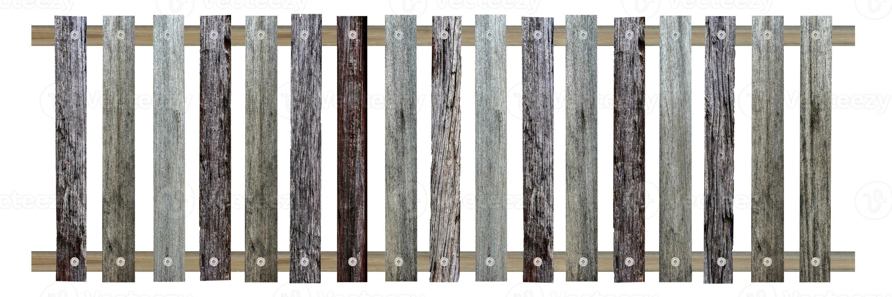 clôture en bois isolé sur fond blanc. objet avec un tracé de détourage. photo