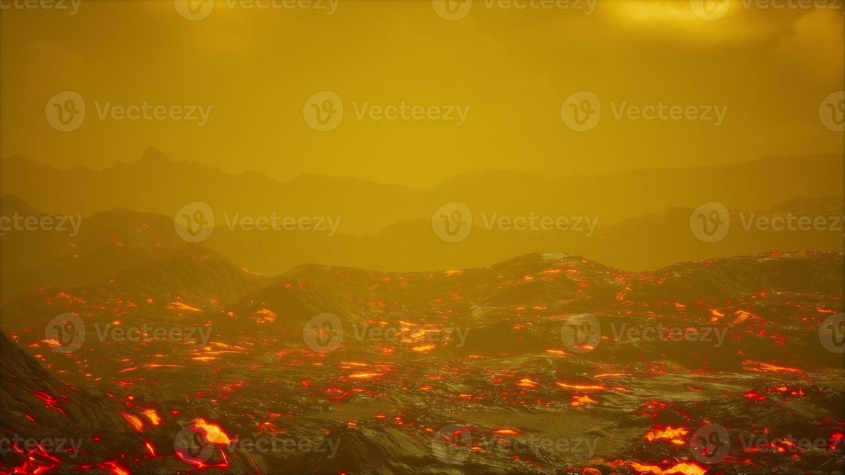 éruption volcanique active et coulée de lave dans le volcan photo