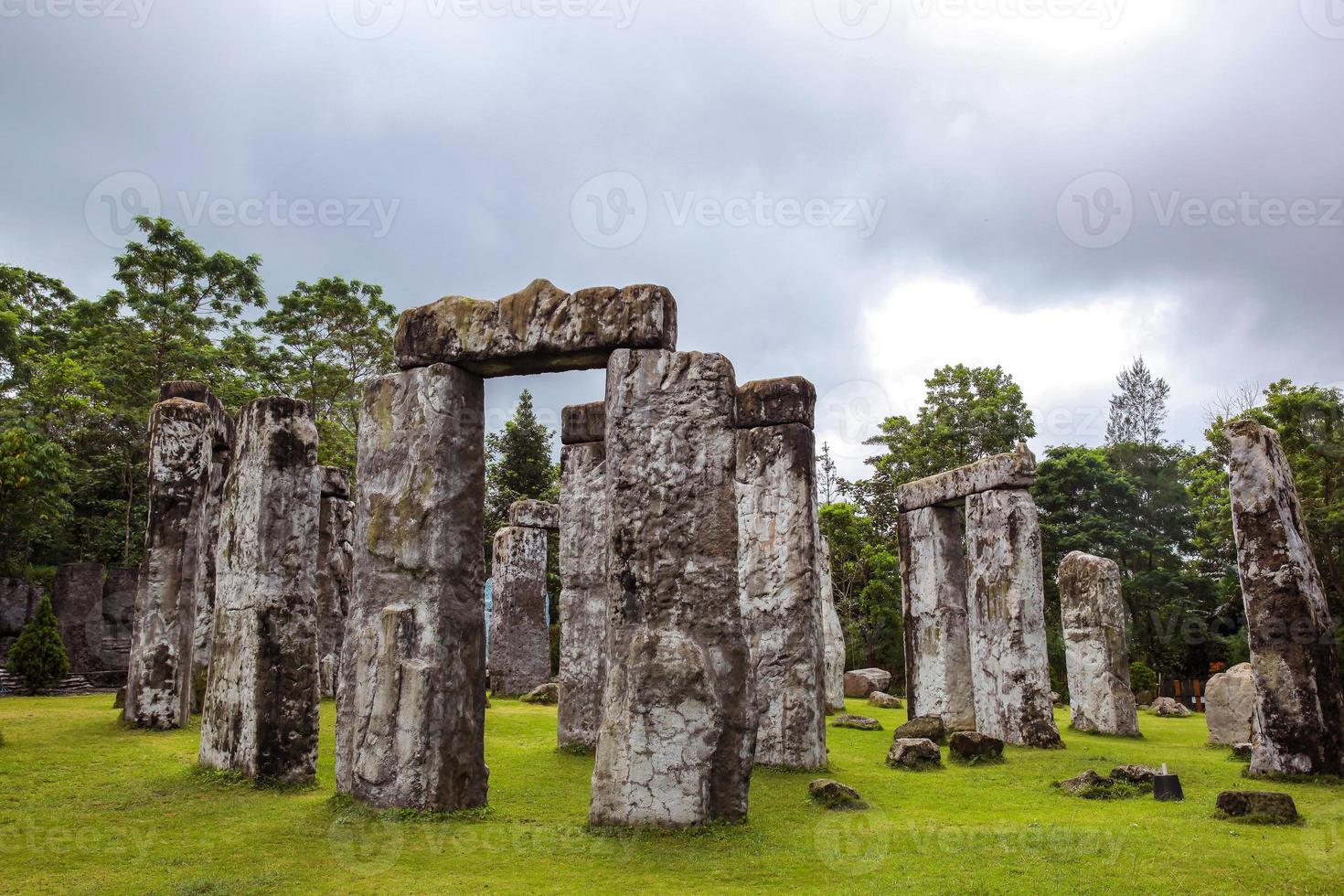 belle vue sur le paysage de l'arrangement en pierre unique à stonehenge photo