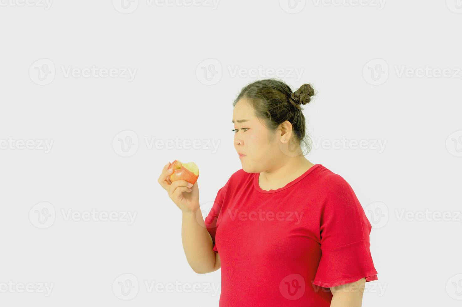 les femmes obèses asiatiques sont en surpoids. avec diverses émotions pour elle-même, manger et faire de l'exercice photo