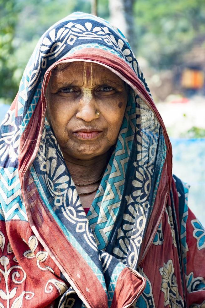 satkhira, bangladesh - 31 janvier 2017 - vieux portrait de femme hindoue photo