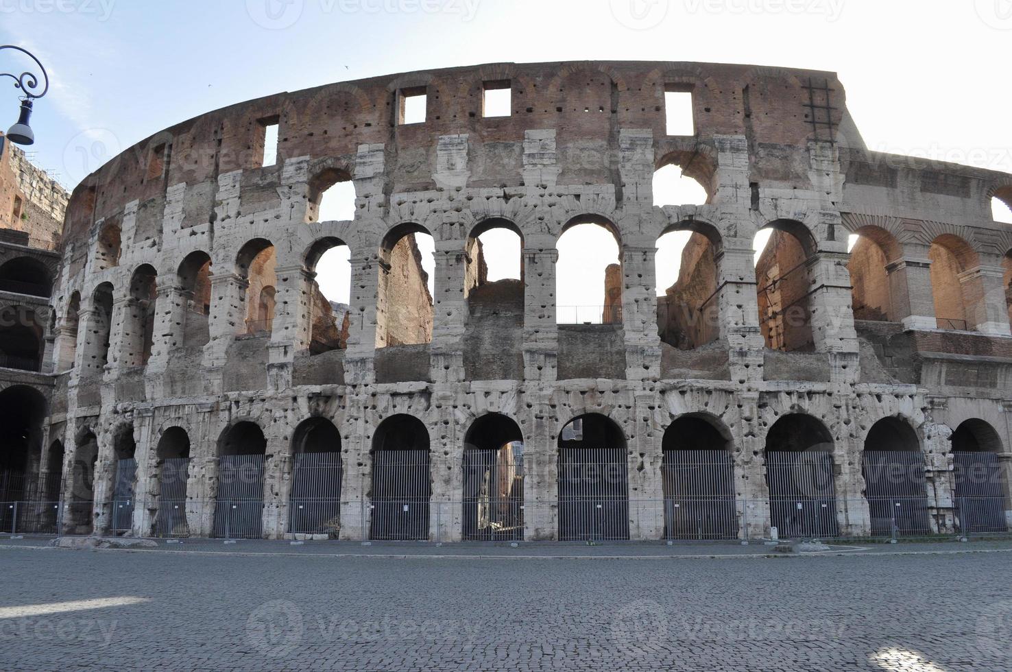 le colisée aka coliseum ou colosseo à rome italie photo