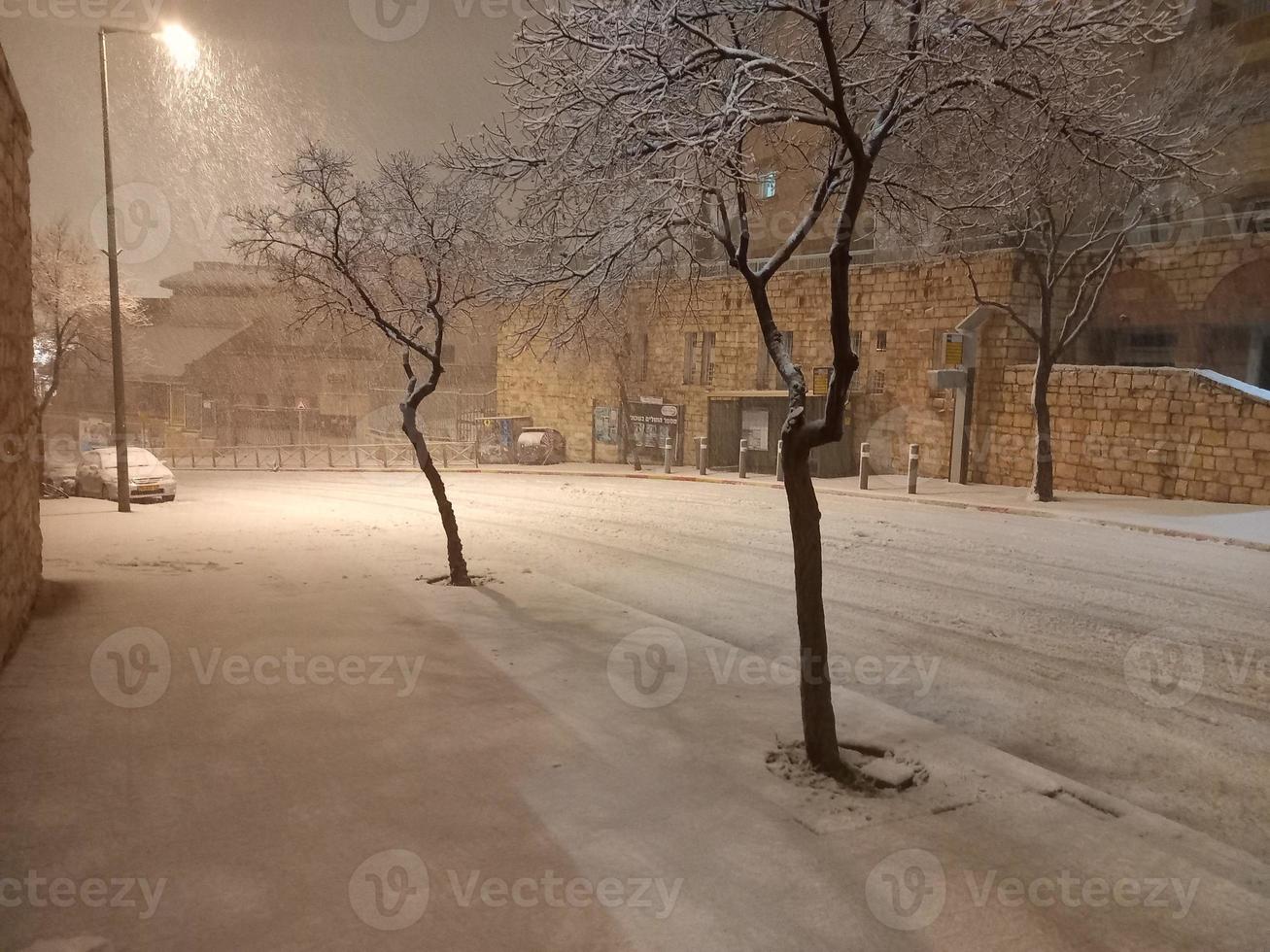 neige à jérusalem et les montagnes environnantes photo