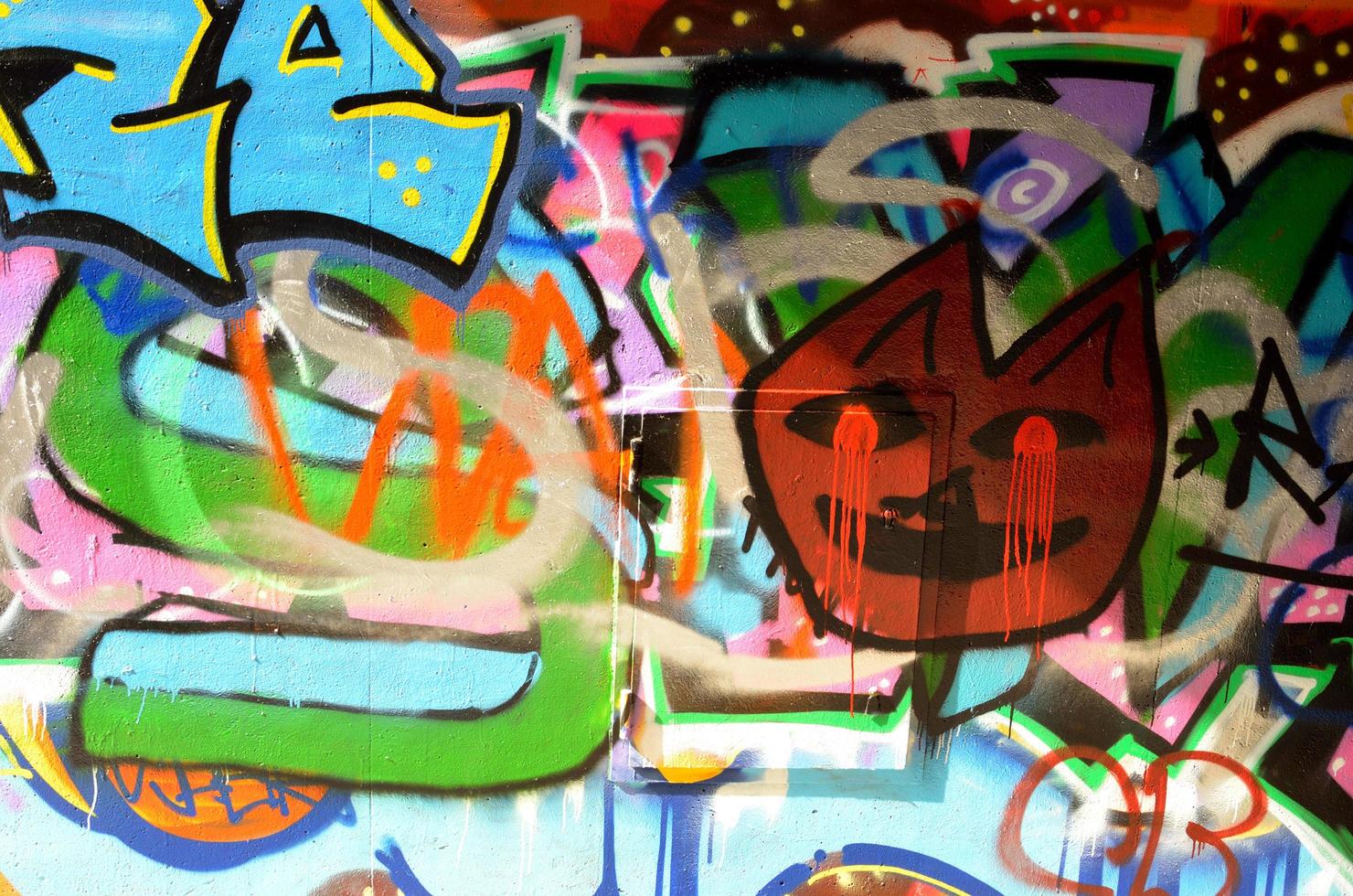 graffitis colorés sur un mur photo