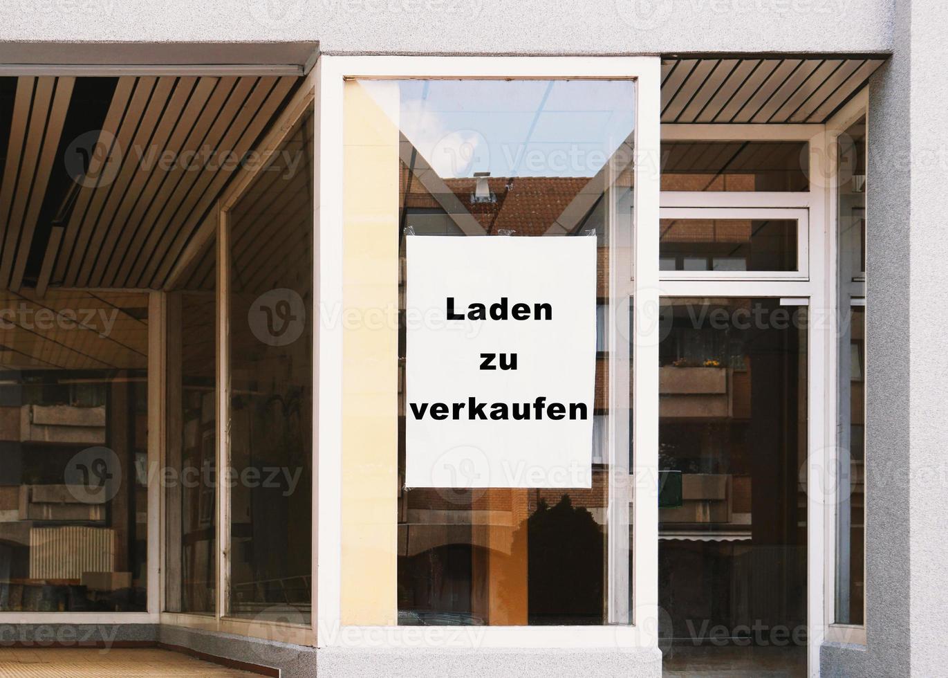 laden zu verkaufen - se traduit par magasin à vendre - signe allemand photo