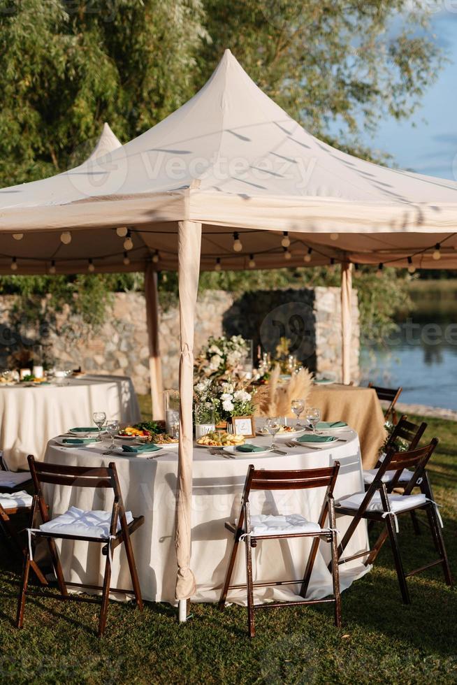 Banquet festif de mariage en plein air photo