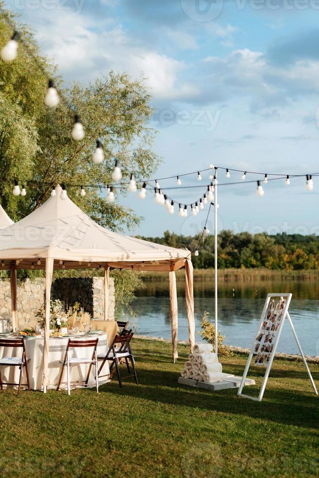 Banquet festif de mariage en plein air photo