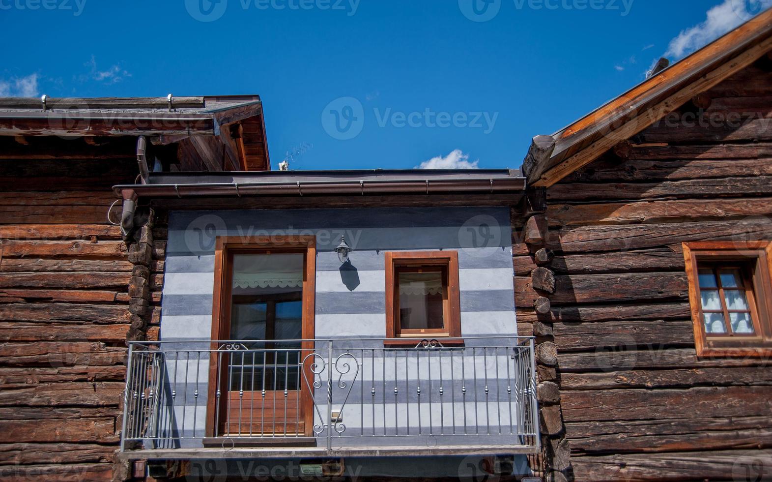 maison caractéristique construite en bois bois photo