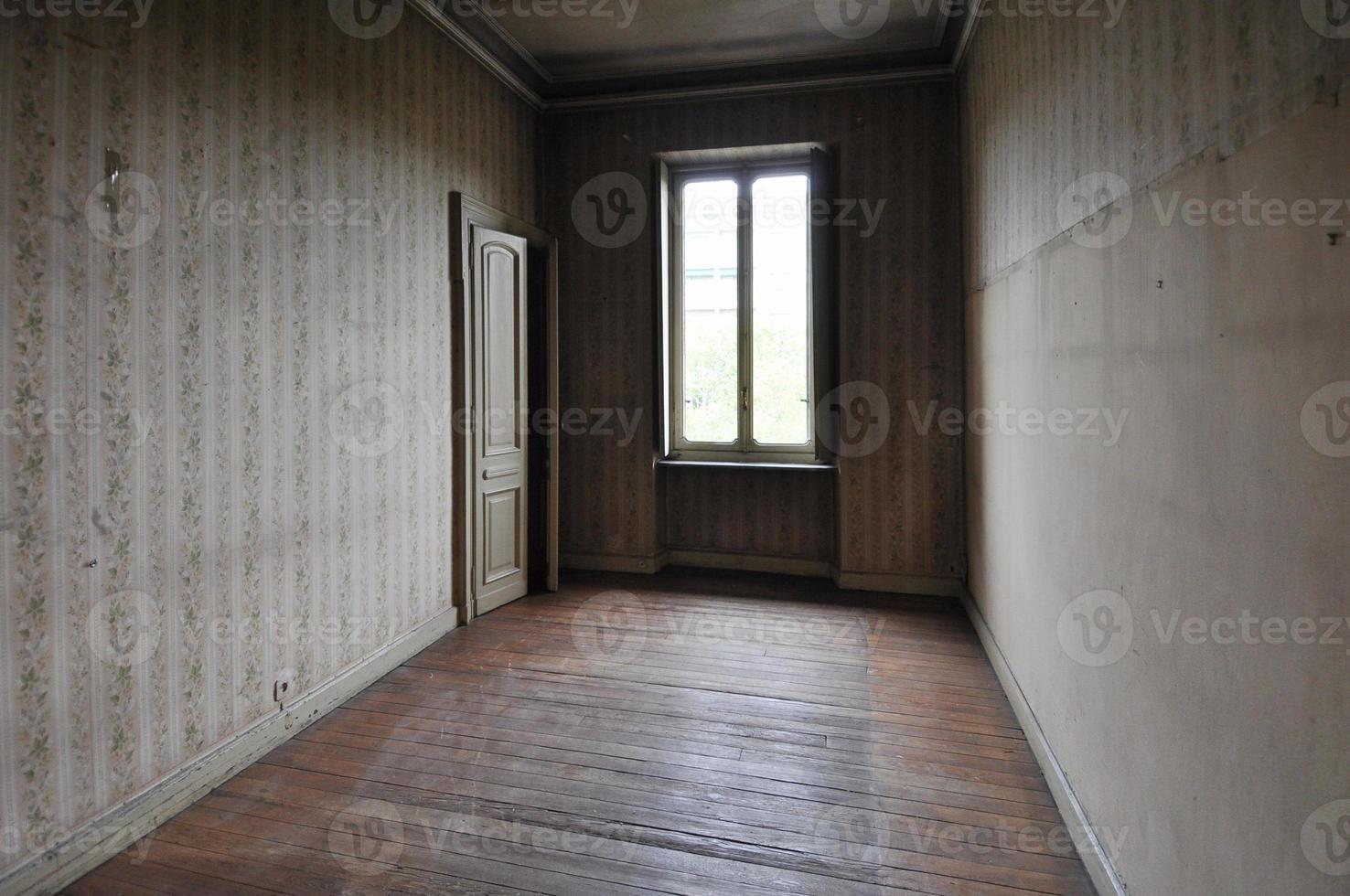 intérieur de maison abandonnée photo