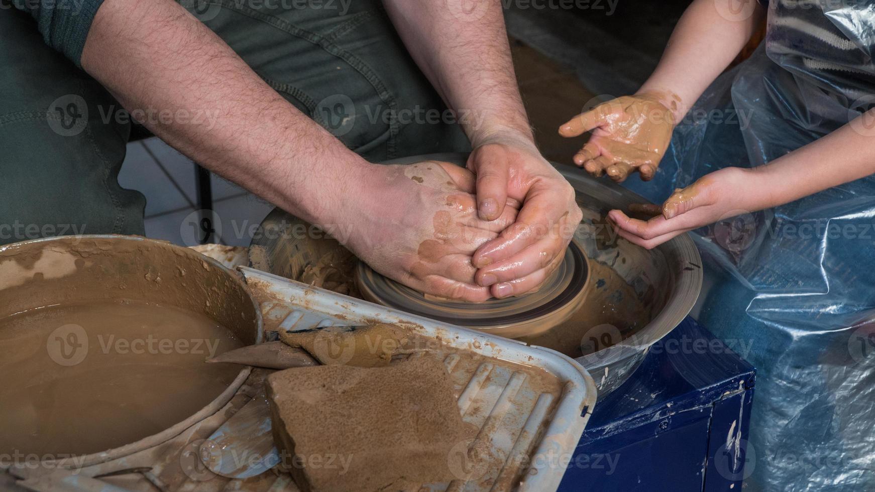 atelier de poterie pour enfants photo