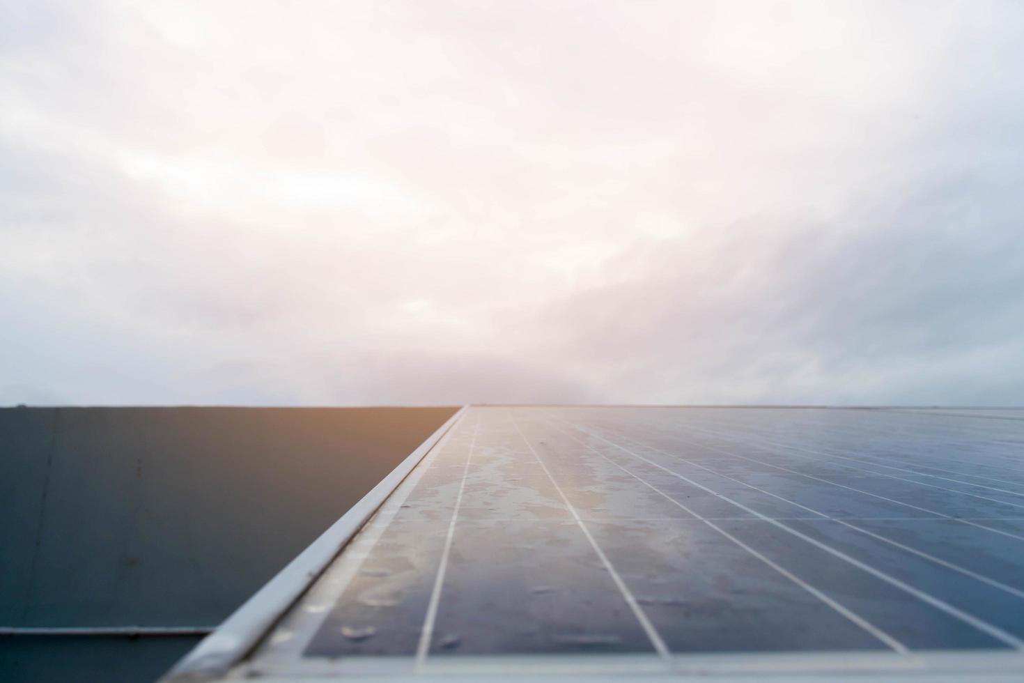 système de cellules solaires pour sauver le monde et l'énergie photo