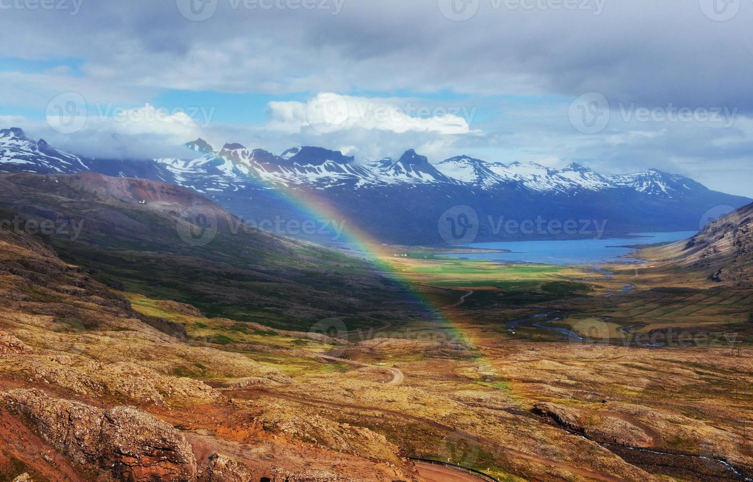 une vue fantastique sur les montagnes et un peu de pluie photo