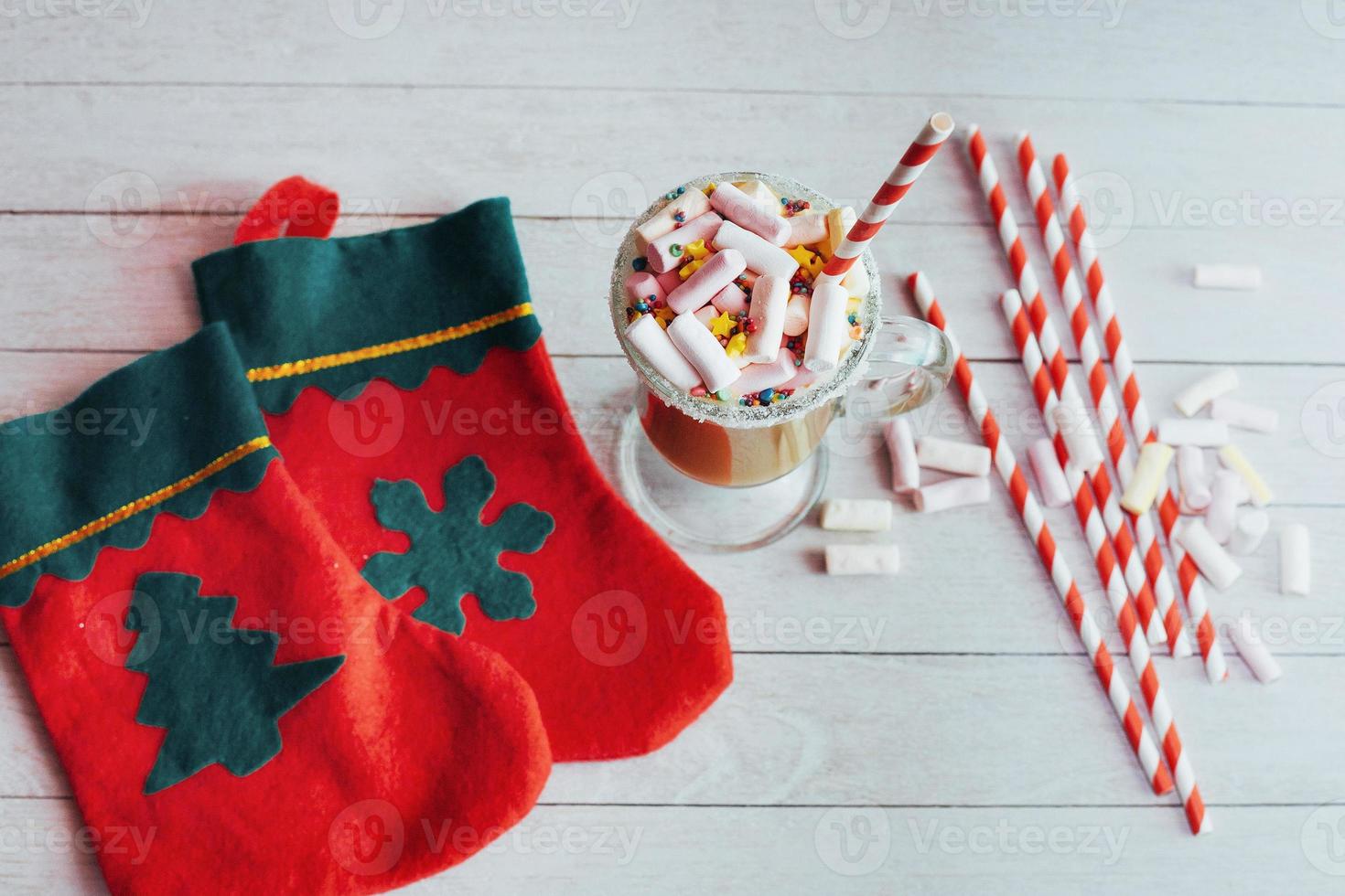 Noël nature morte - tasse de chocolat chaud avec des guimauves, c photo