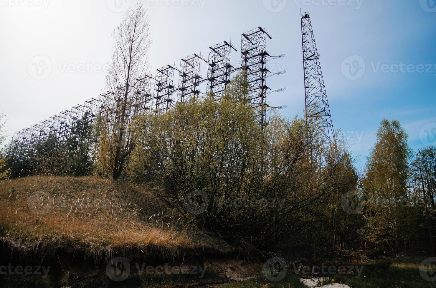 radar soviétique duga 3 près de la ville fantôme de tchernobyl en ukraine. photo