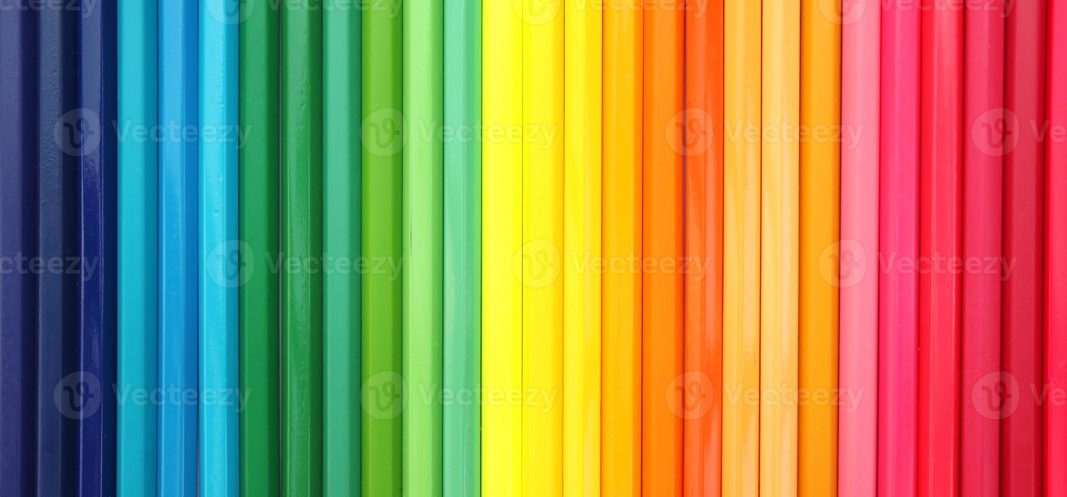 le motif créé avec des crayons de couleur est utilisé comme arrière-plan coloré. photo