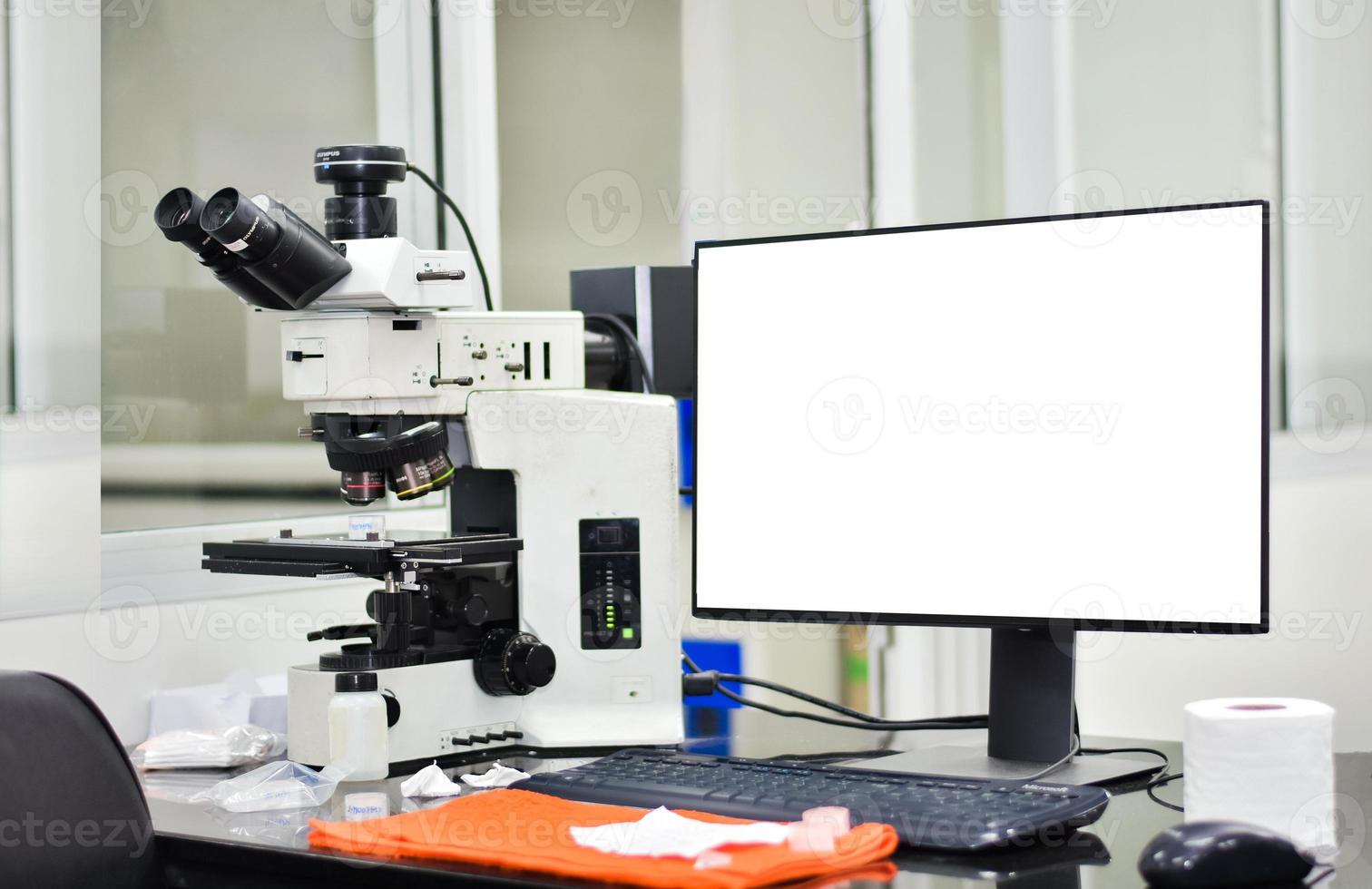 bureau de moniteur d'ordinateur photo