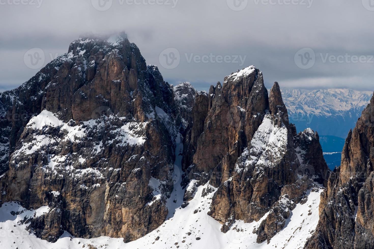 vue depuis sass pordoi dans la partie supérieure du val di fassa photo