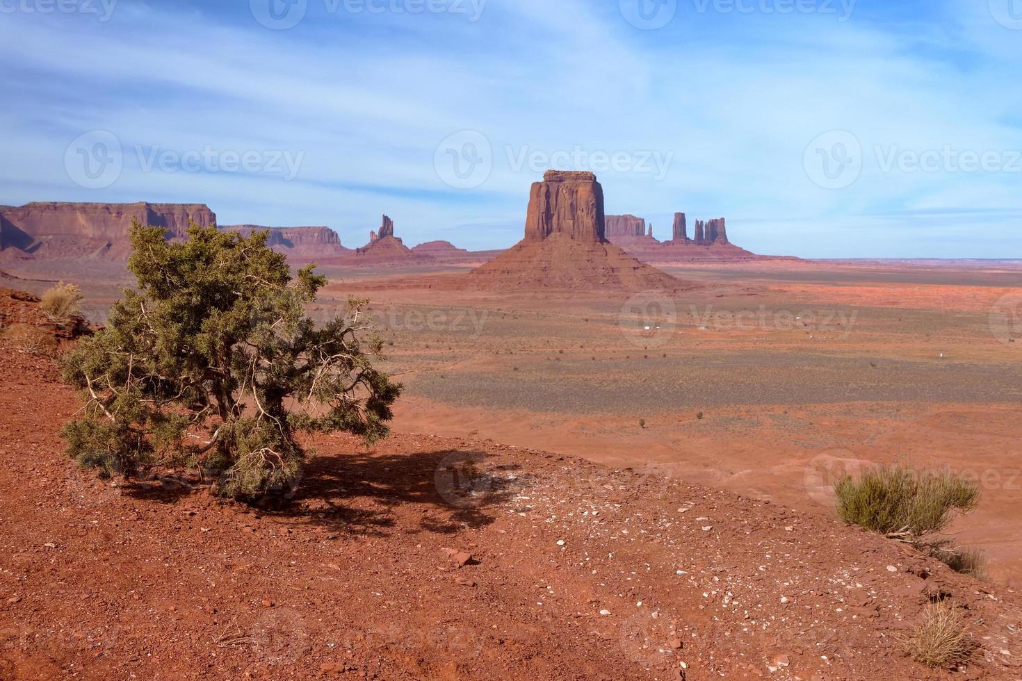 vue panoramique sur monument valley utah usa photo