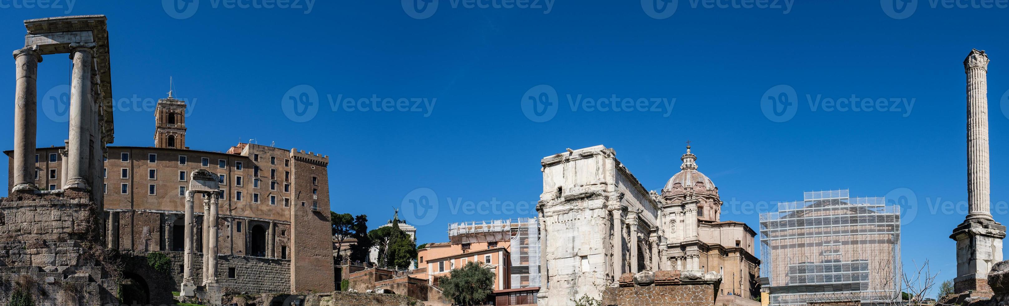 vue depuis les fori imperiali rome lazio italie photo