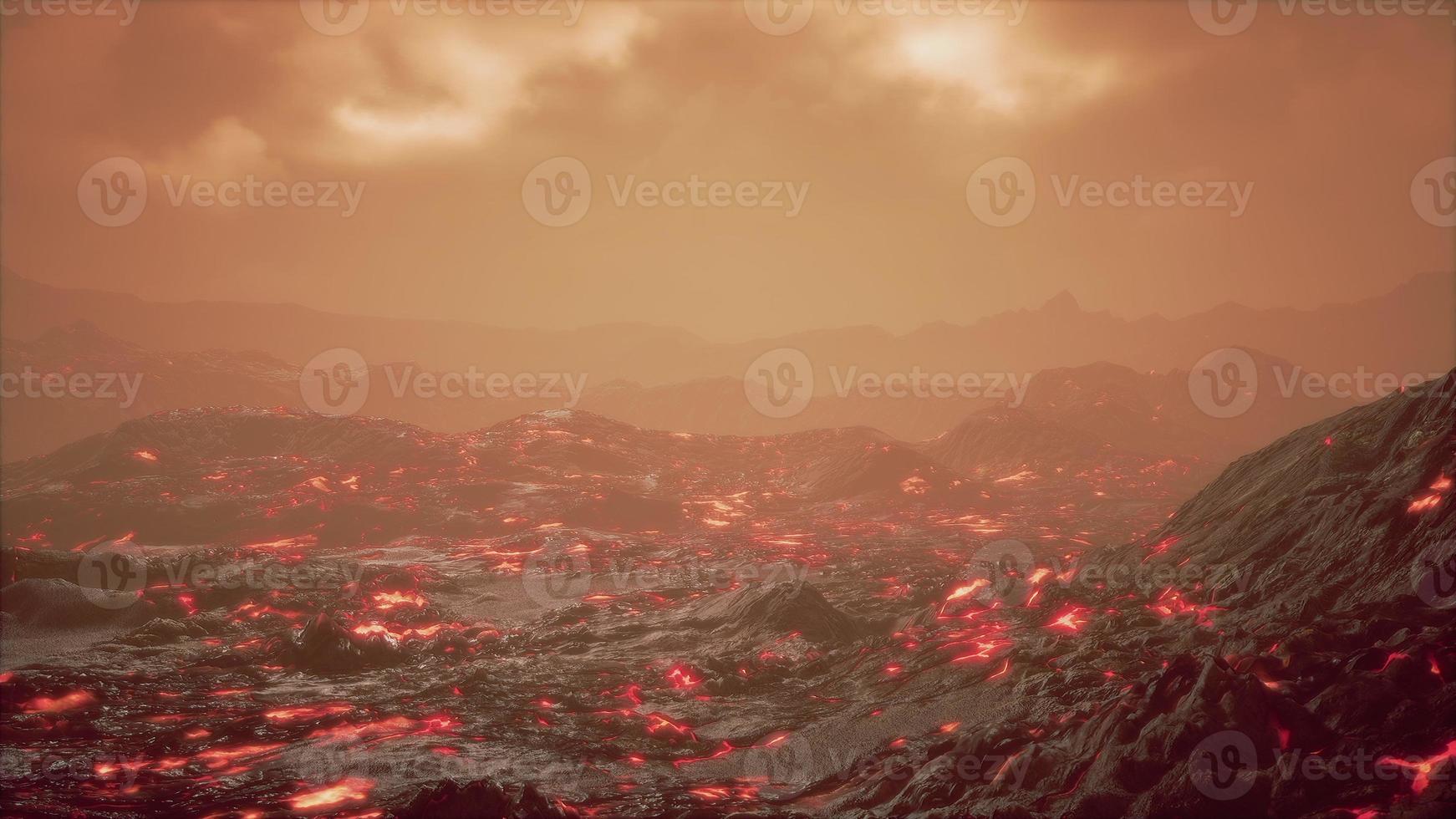 belle vue la nuit du volcan actif avec de la lave rouge photo