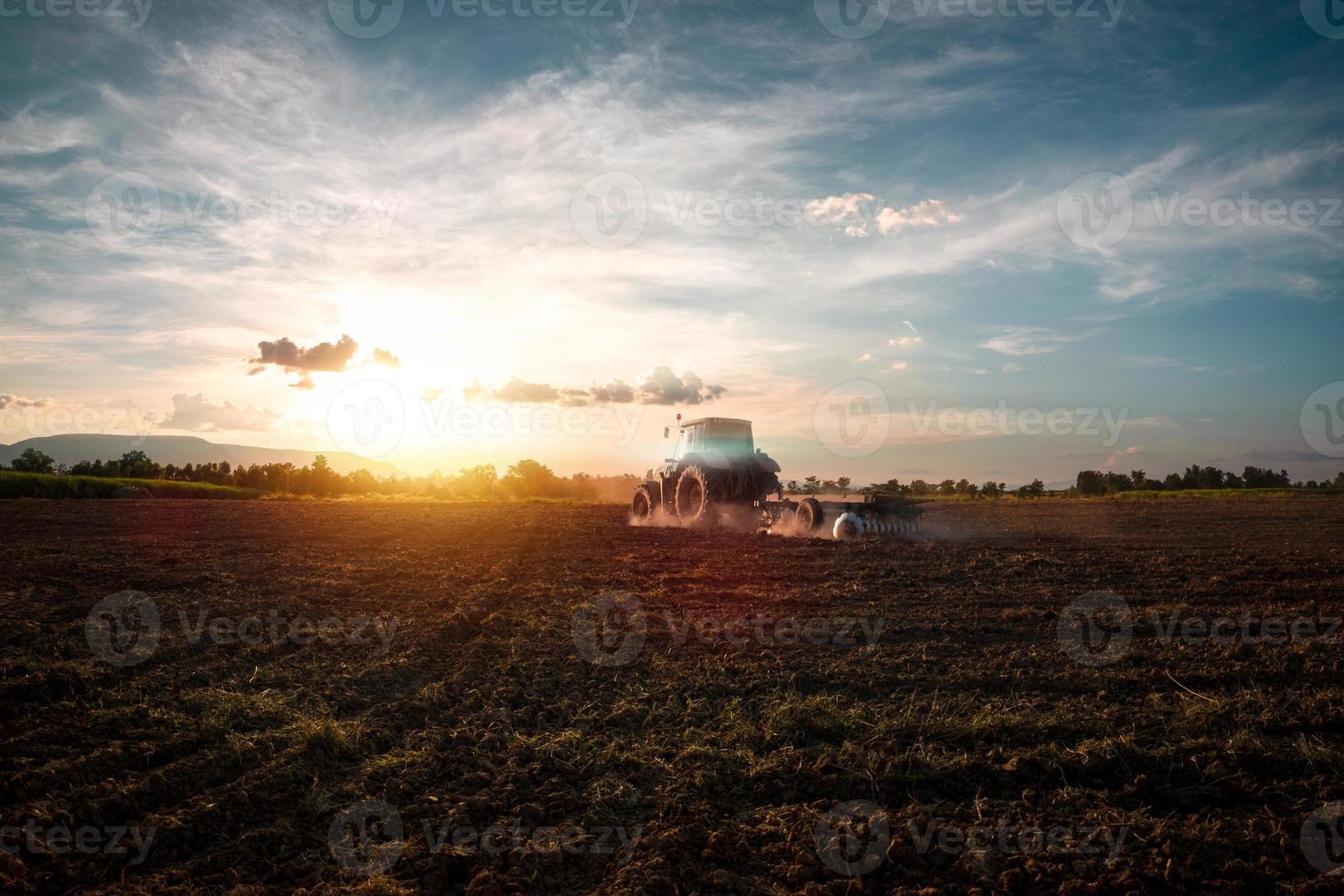 machine travaillant dans la ferme photo