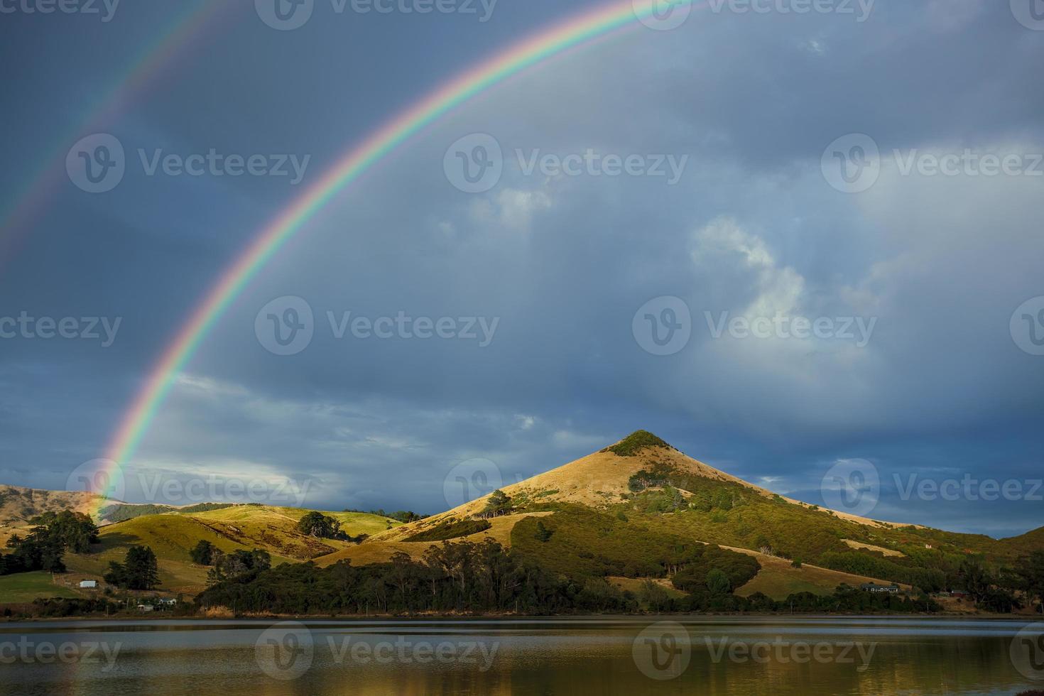 double arc-en-ciel sur la péninsule d'otago photo