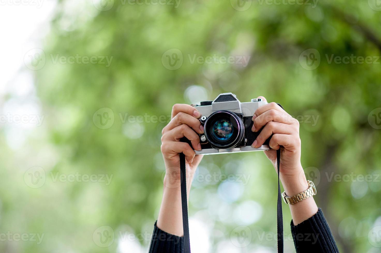 concept de photographie de coups de main et de caméra avec espace de copie photo