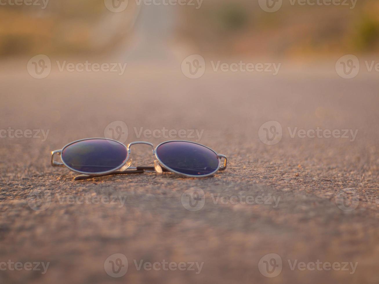 lunettes sur route photo