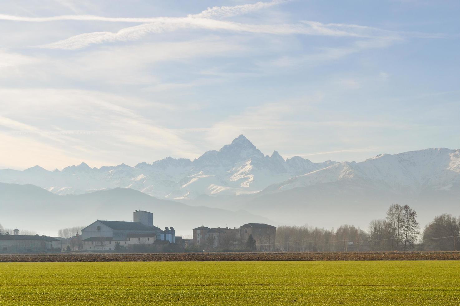 montagne monviso dans le piémont italie photo