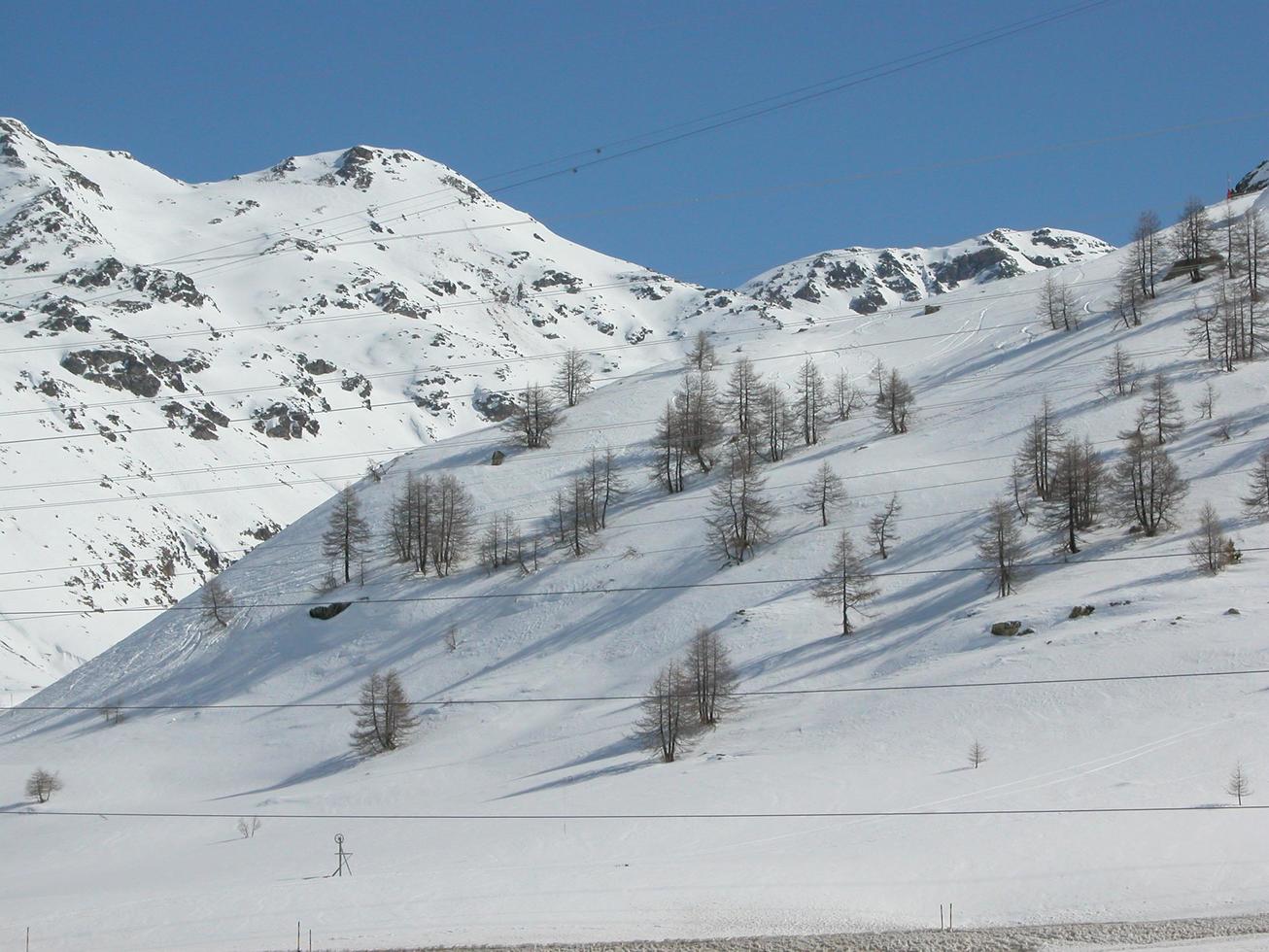 chaîne de montagnes du piz bernina dans les alpes rethiques suisses dans le canton gr photo