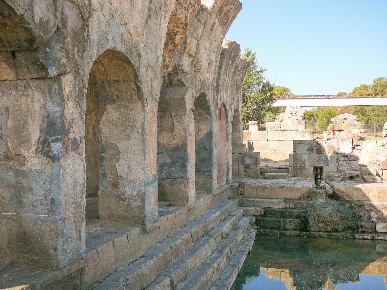 ruines des thermes romains de fordongianus photo