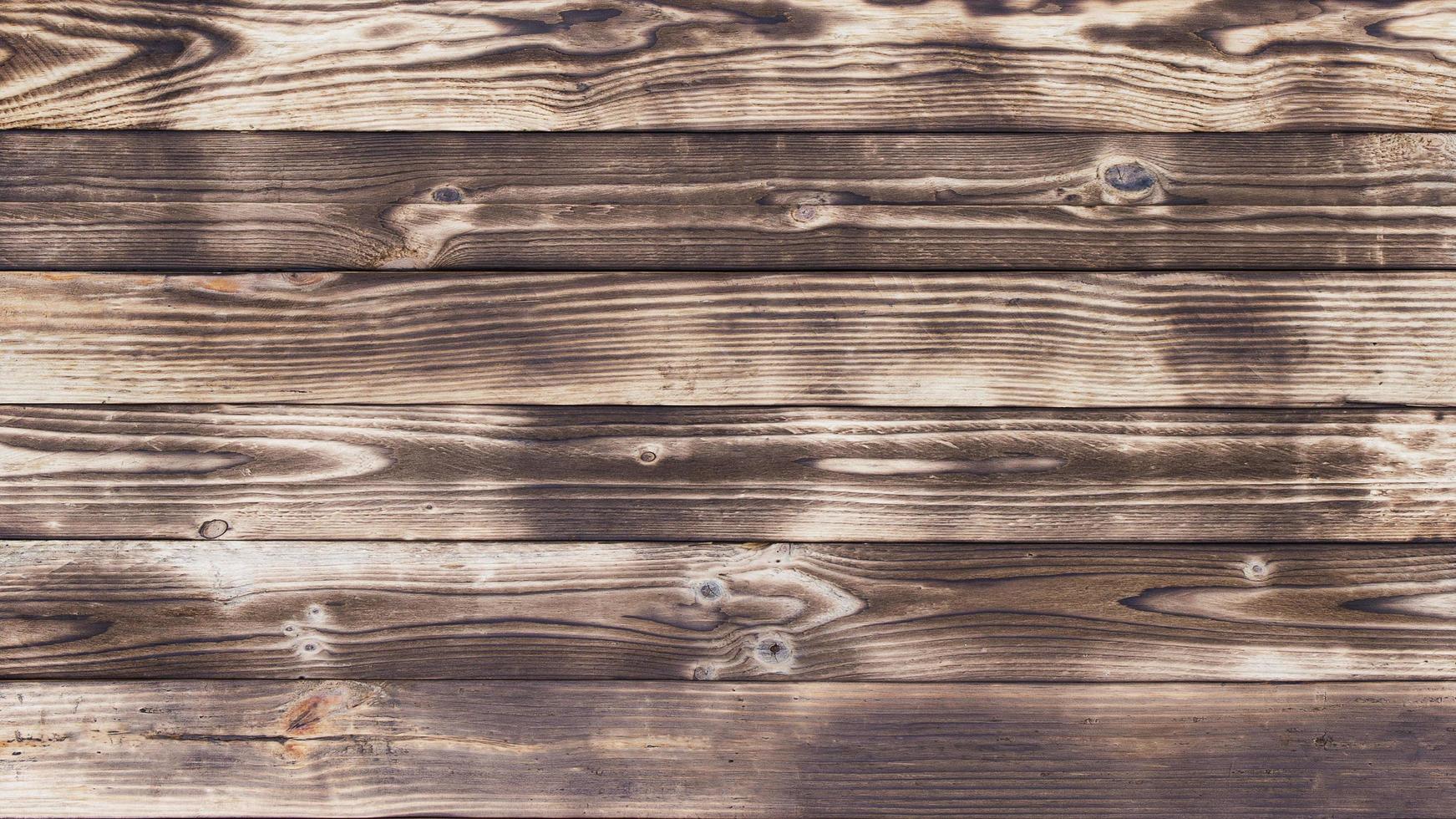 vieux planchers de bois avec des traces de noir brûlé sur des arrière-plans et des textures abstraits. photo