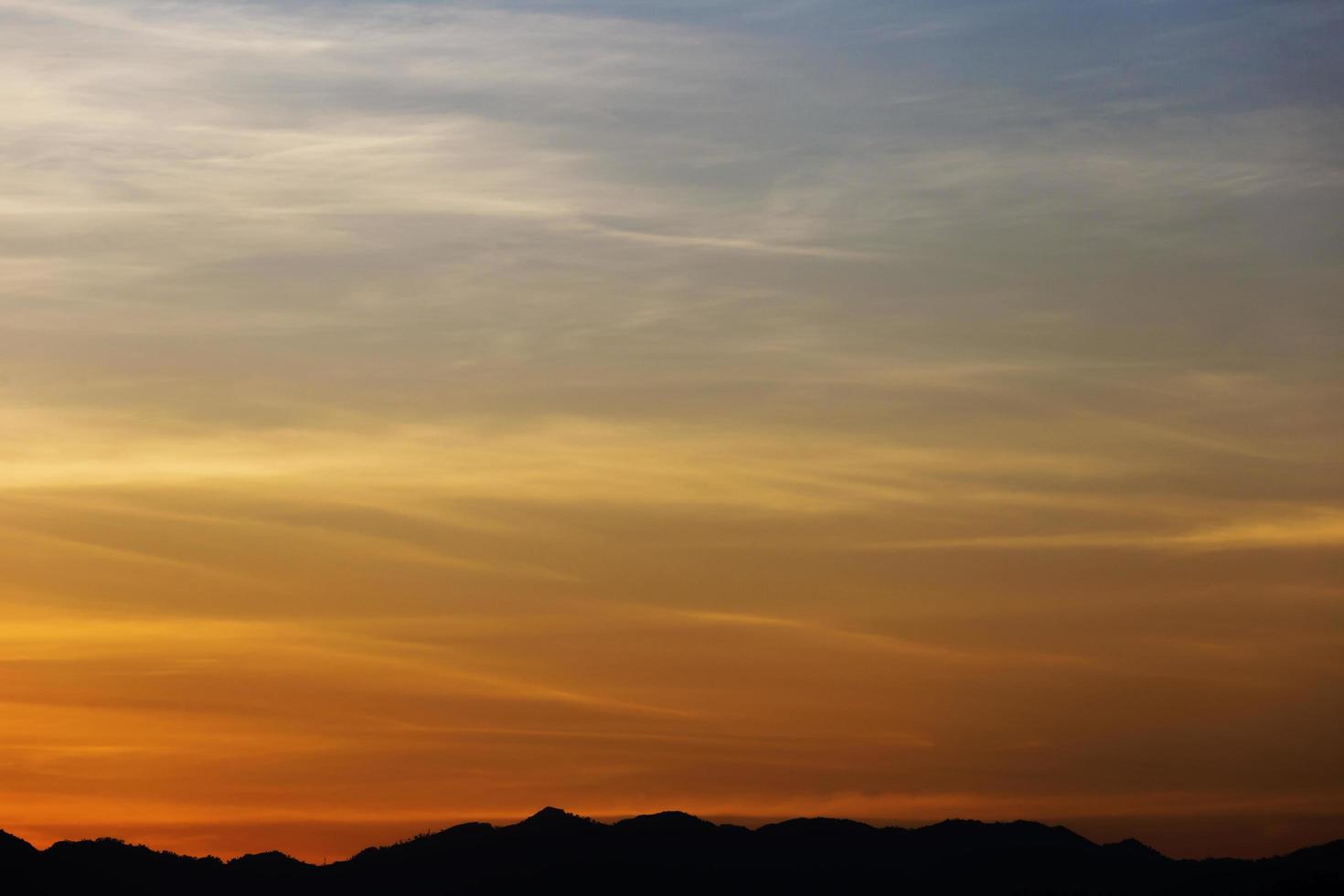 beau ciel au lever du soleil fond naturel photo