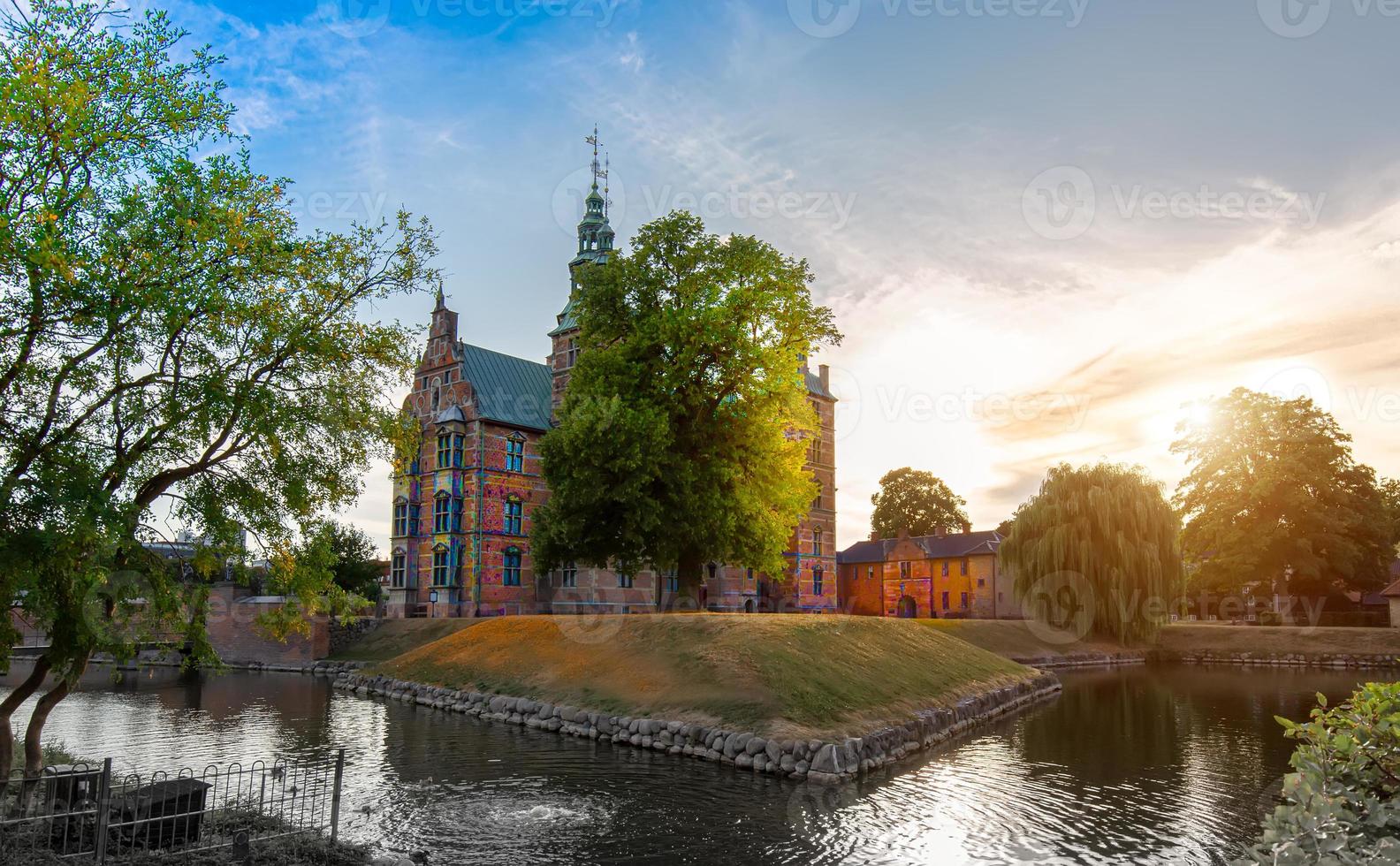 célèbre château de rosenborg, l'une des attractions touristiques les plus visitées de copenhague photo