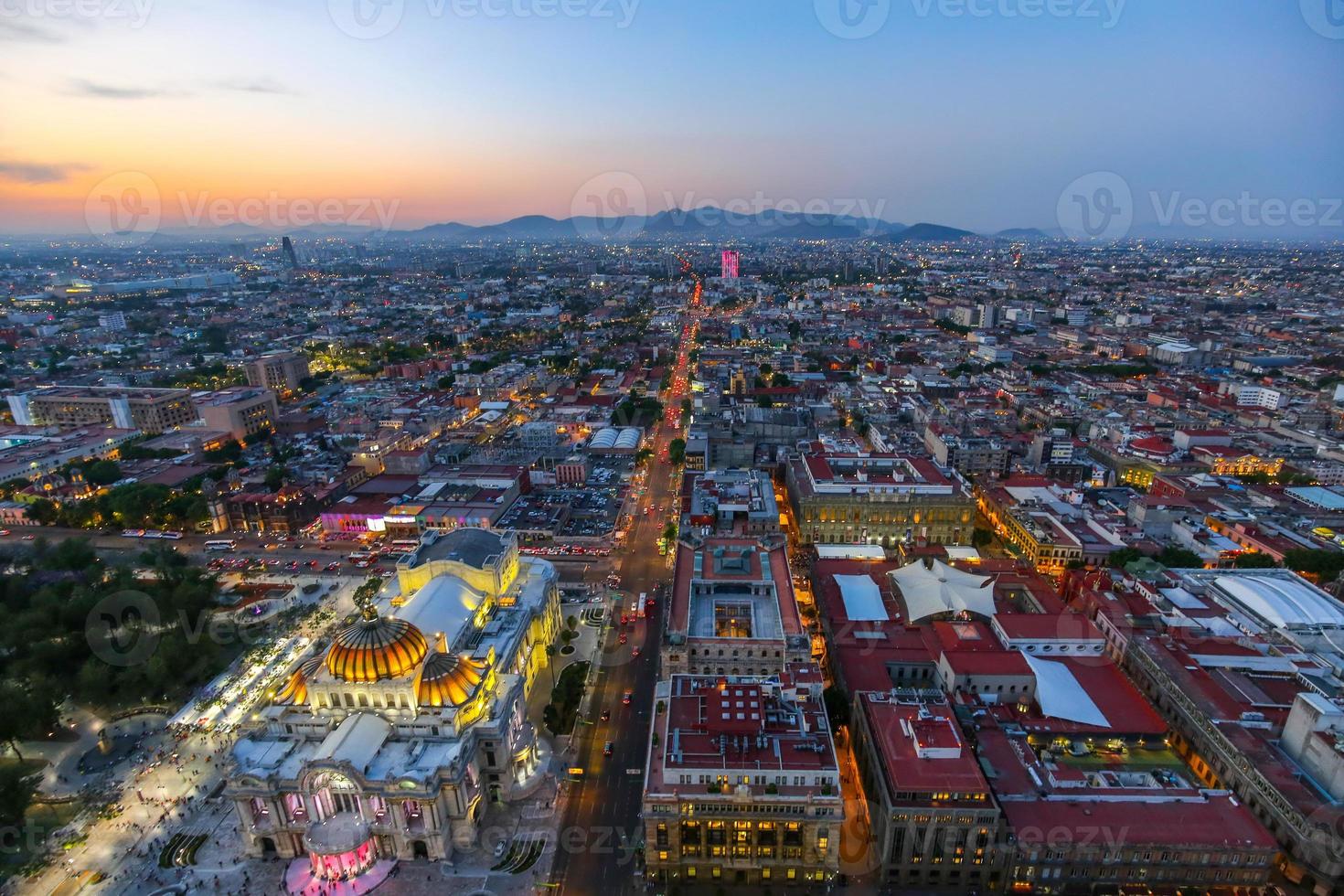 vue panoramique sur la ville de mexico depuis la terrasse d'observation au sommet de la tour latino-américaine torre latinoamericana photo