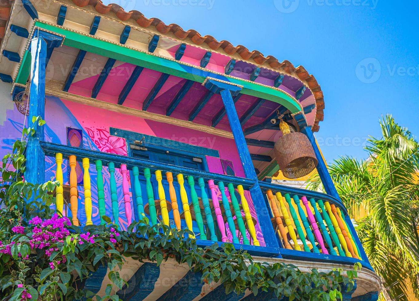 célèbre ville coloniale fortifiée de cartagena et ses bâtiments colorés dans le centre-ville historique, désigné site du patrimoine mondial de l'unesco photo