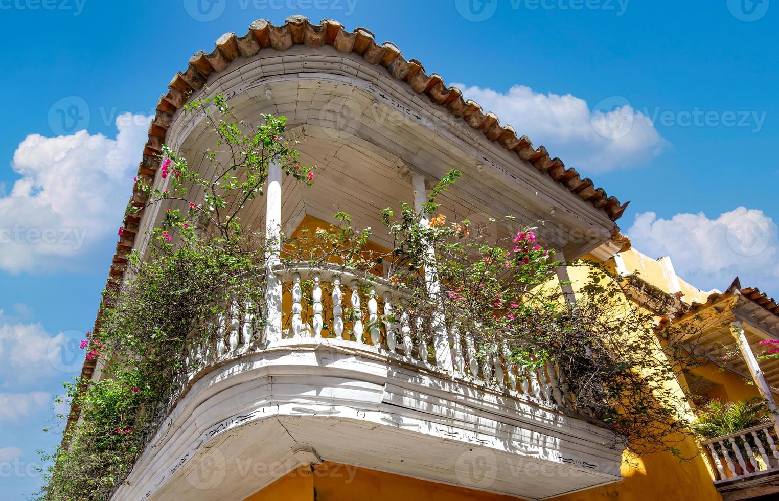 célèbre ville coloniale fortifiée de cartagena, cuidad amurrallada, et ses bâtiments colorés dans le centre-ville historique, site classé au patrimoine mondial de l'unesco photo