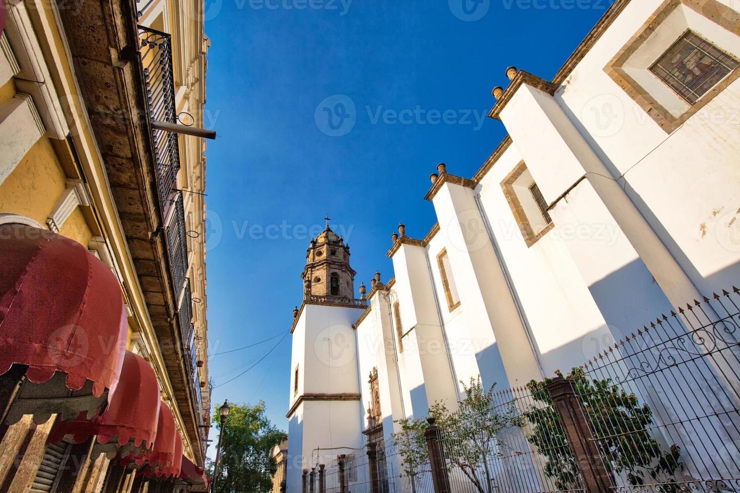 églises pittoresques de guadalajara dans le centre-ville historique photo