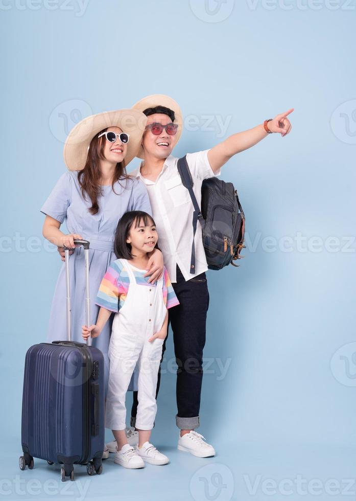 image de fond de concept de voyage en famille jeune asiatique photo